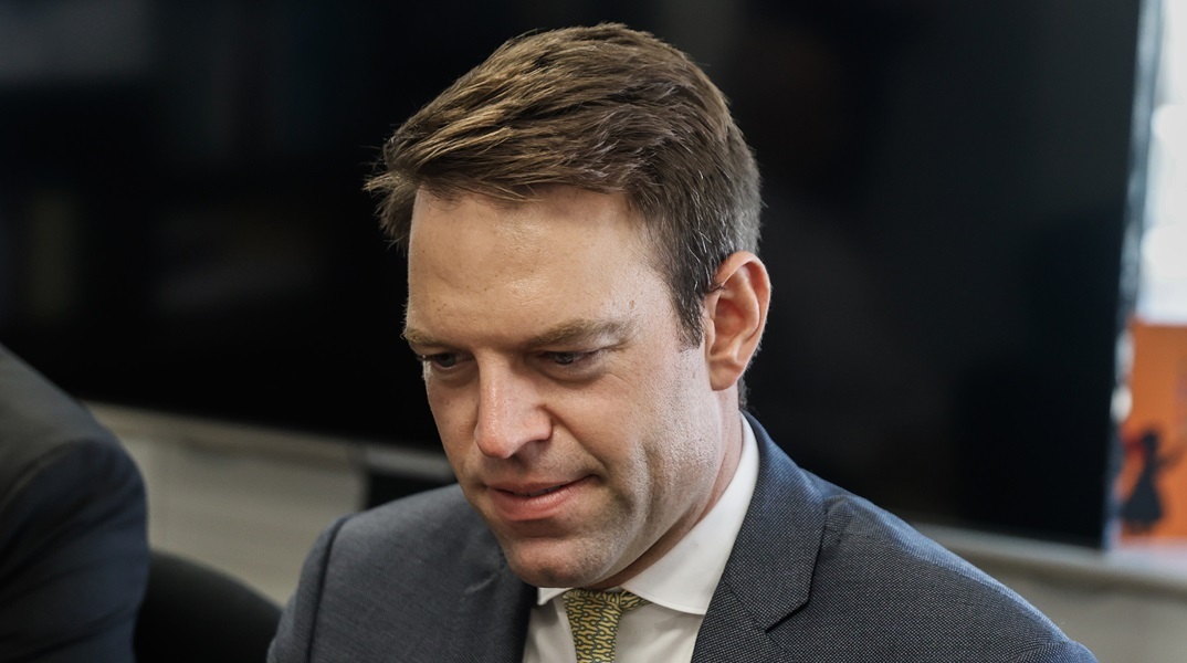 «Να σου κάνω μια ερώτηση, μη με παρεξηγήσεις, είσαι Αριστερός»; ρώτησε μια κυρία τον Στέφανο Κασσελάκη 