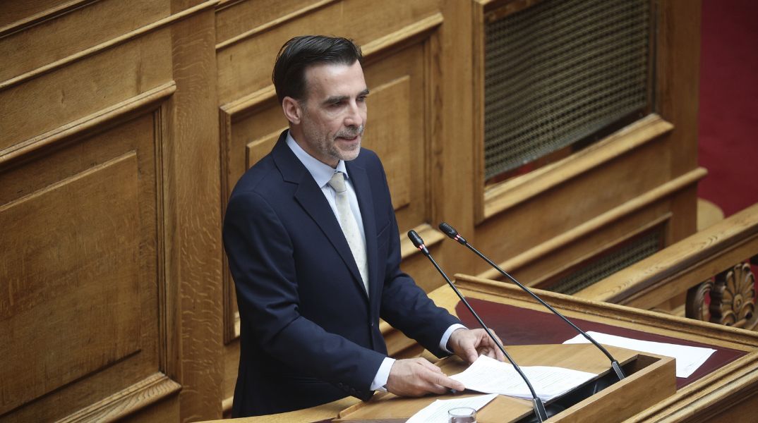 Δε παραδίδει την έδρα ο Χουρδάκης- Συνεχίζεται η «διαμάχη» στη Πλεύση Ελευθερίας