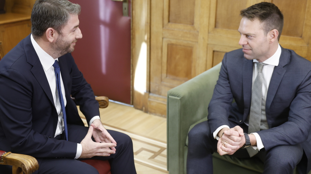 Συνάντηση Κασσελάκη-Ανδρουλάκη στη Βουλή