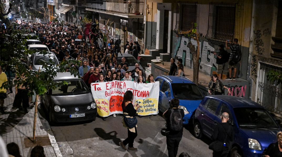 Πορεία στα Εξάρχεια κατά της κοπής δέντρων στην πλατεία