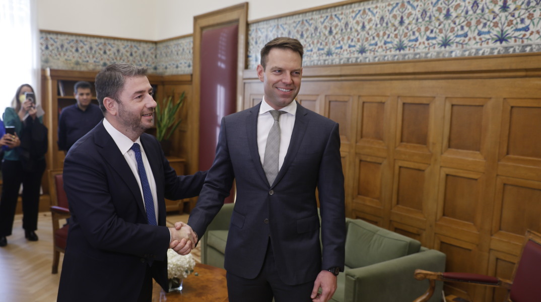 Συνάντηση Κασσελάκη-Ανδρουλάκη στη Βουλή