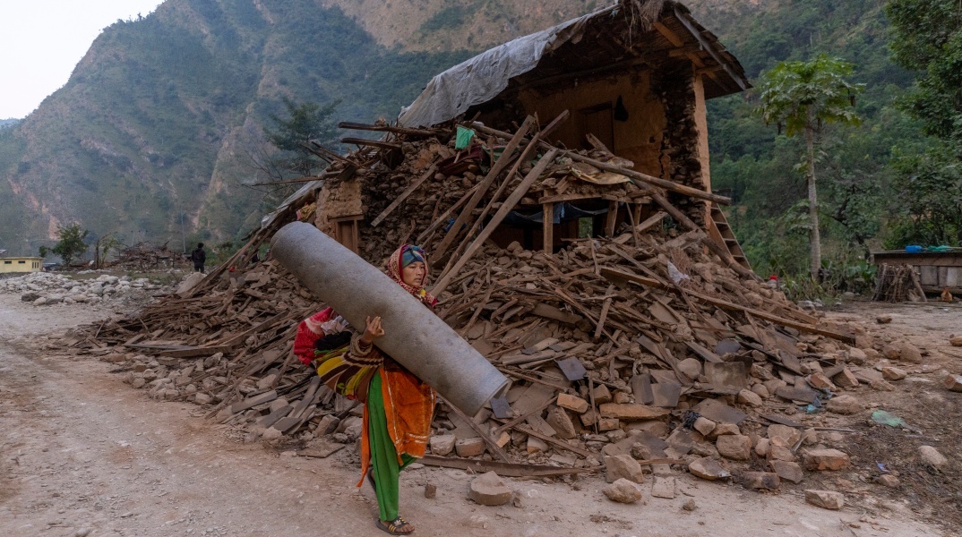 Νέες δονήσεις στο Νεπάλ τρεις ημέρες μετά τον φονικό σεισμό της Παρασκευής