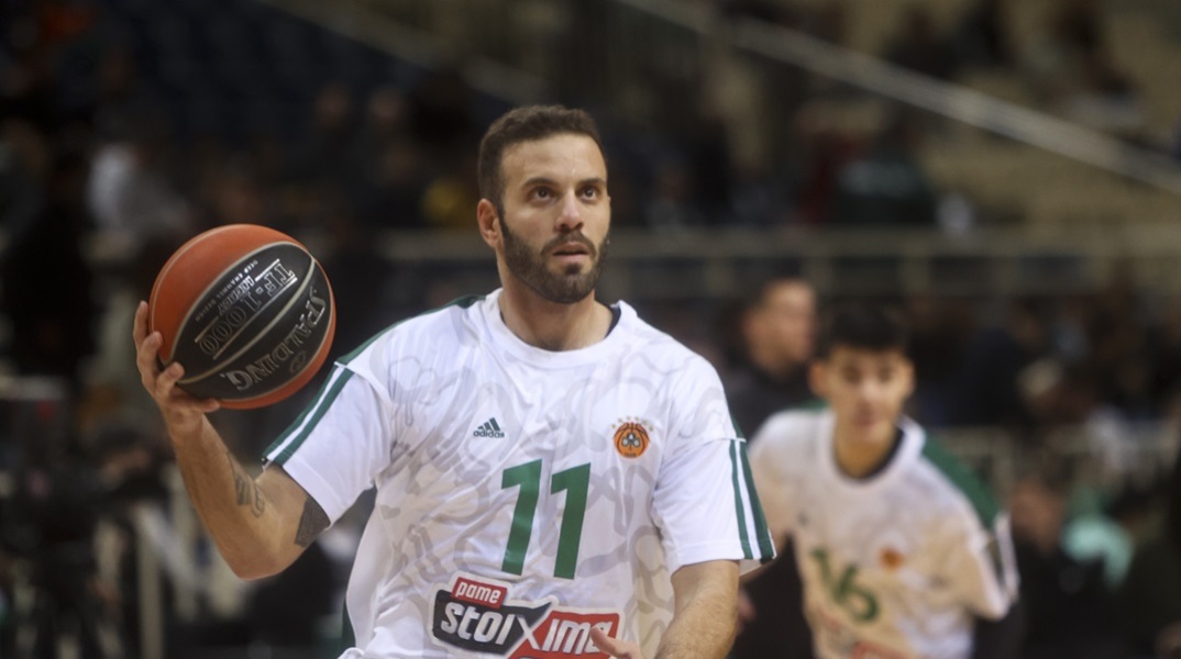 Νίκος Παππάς: Έντονες αντιδράσεις για την ενέργεια του αθλητή - Πέταξε τη μπάλα στο κεφάλι διαιτητή και αποβλήθηκε