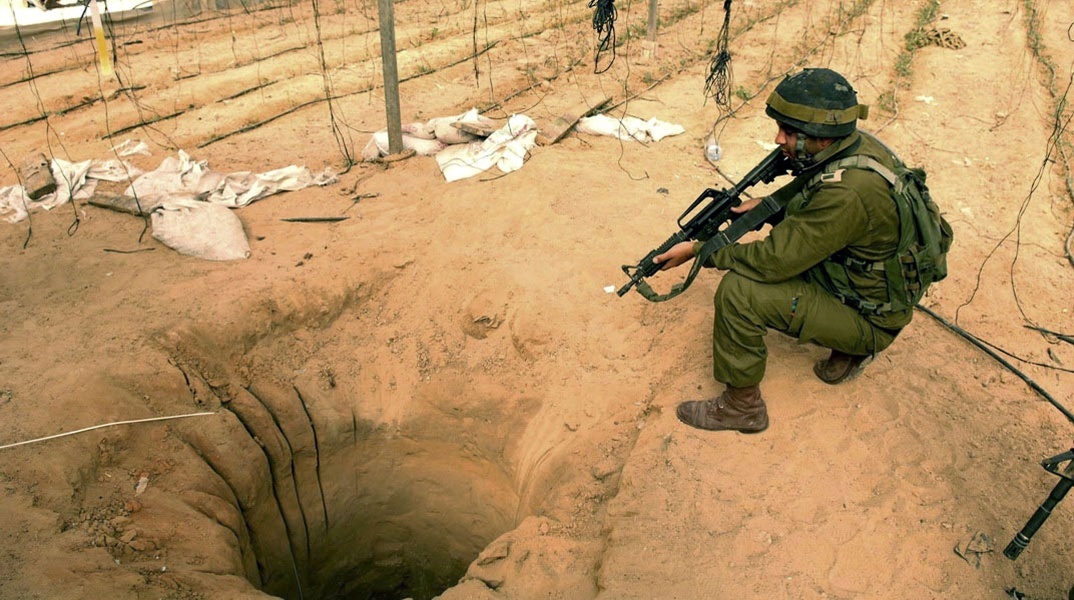 Ισραηλινοί στρατιώτες επιχειρούν στο κέντρο της πόλης της Γάζας για την καταστροφή των τούνελ