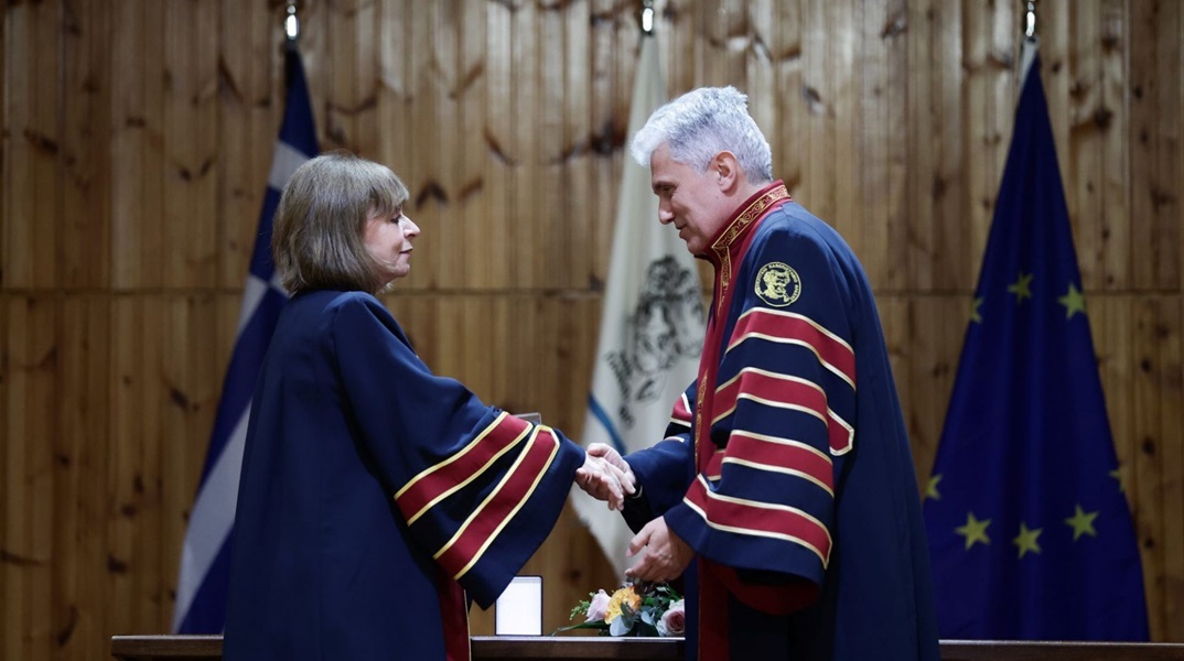 Kατερίνα Σακελλαροπούλου: Aναγορεύθηκε σε Επίτιμη Διδάκτορα του Τμήματος Πολιτικής Επιστήμης 