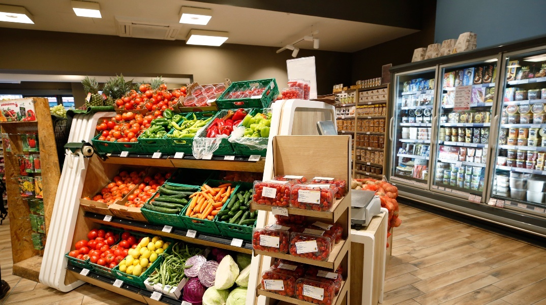 Σε άνοδο οι τιμές στα είδη διατροφής - Μείωση σε καύσιμα και λιπαντικά