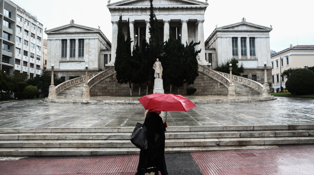 Βροχή στο κέντρο της Αθήνας