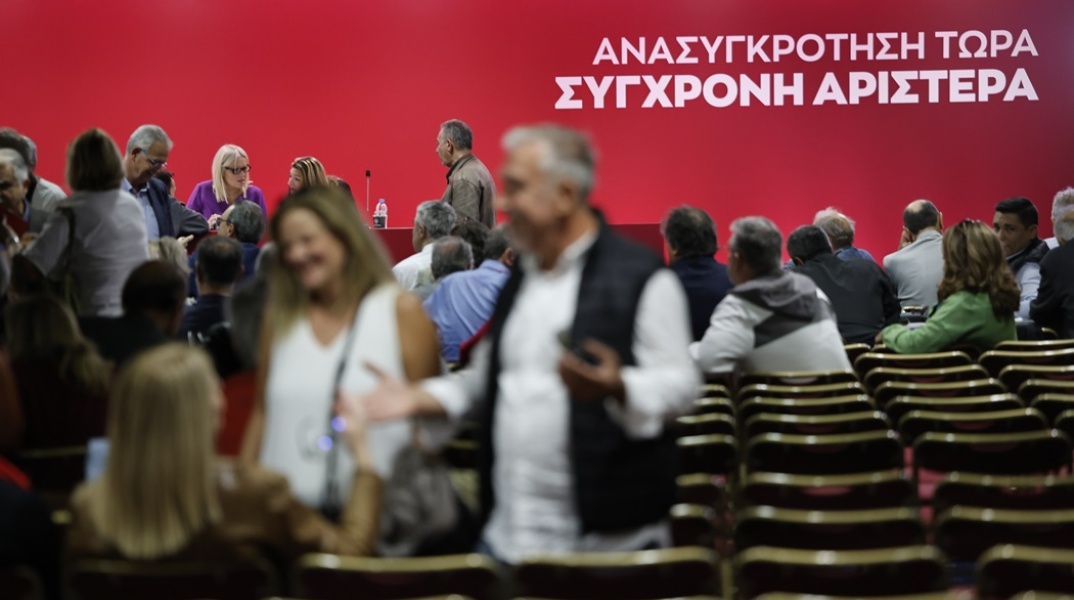 Στιγμιότυπο από την Κεντρική Επιτροπή του ΣΥΡΙΖΑ λίγο πριν ξεκινήσουν οι εργασίες της δεύτερης ημέρας