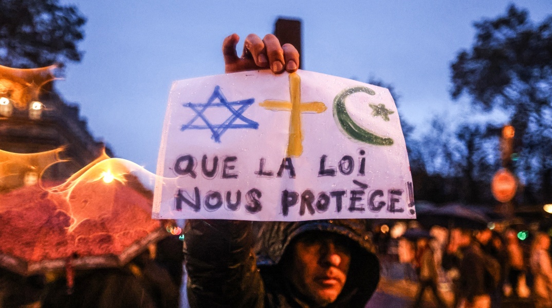 Στη Γαλλία, περισσότεροι από 180.000 διαδηλωτές βγήκαν στους δρόμους για να διαμαρτυρηθούν ενάντια στον αντισημιτισμό 