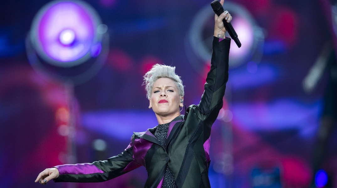 Η Pink θα χαρίσει 2.000 απαγορευμένα βιβλία στις συναυλίες της