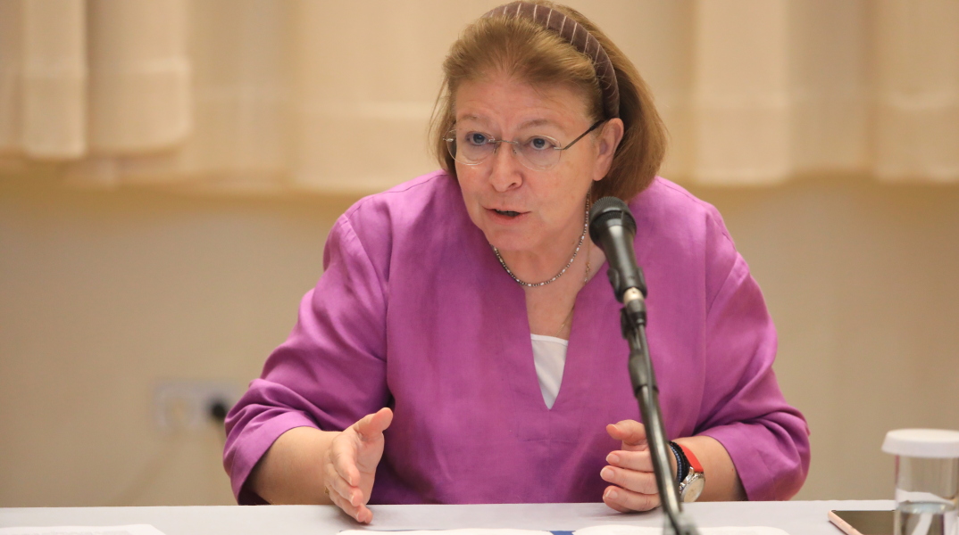 Η Λίνα Μενδώνη