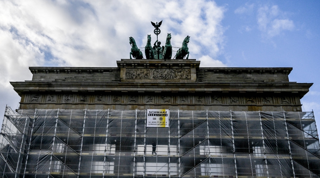 Γερμανία: Ακτιβιστές για το κλίμα έβαψαν για δεύτερη φορά την Πύλη του Βρανδεμβούργου	