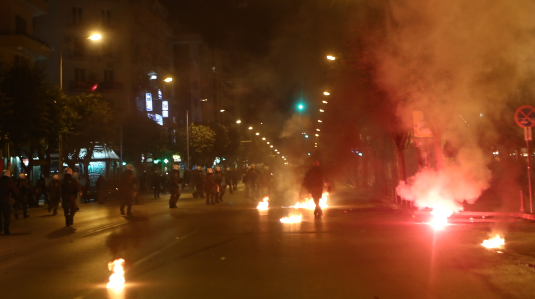 Επεισόδια στη Θεσσαλονίκη μετά την πορεία για το Πολυτεχνείο