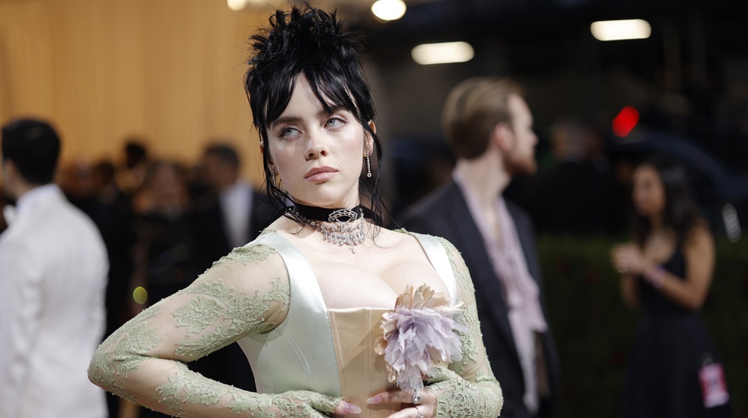 Billie Eilish: «Αισθάνομαι ευγνώμων που είμαι γυναίκα αυτή τη στιγμή»