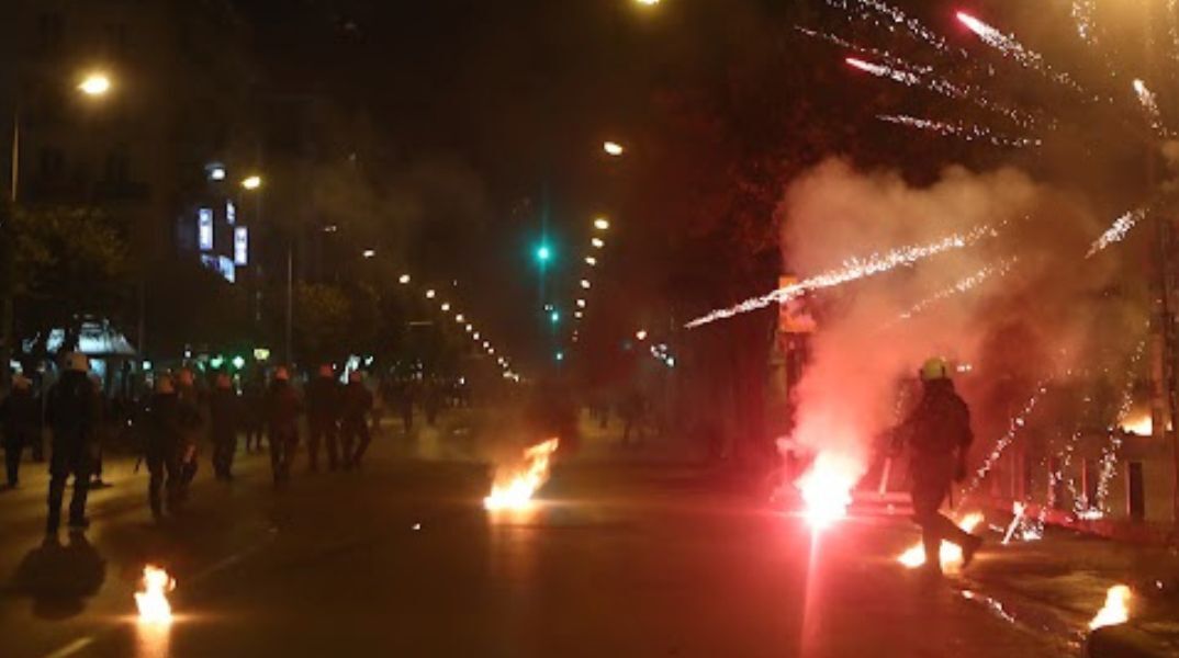 Μικρής εκτάσεως επεισόδια σε Αθήνα, Θεσσαλονίκη και Πάτρα μετά τις πορείες για το Πολυτεχνείο