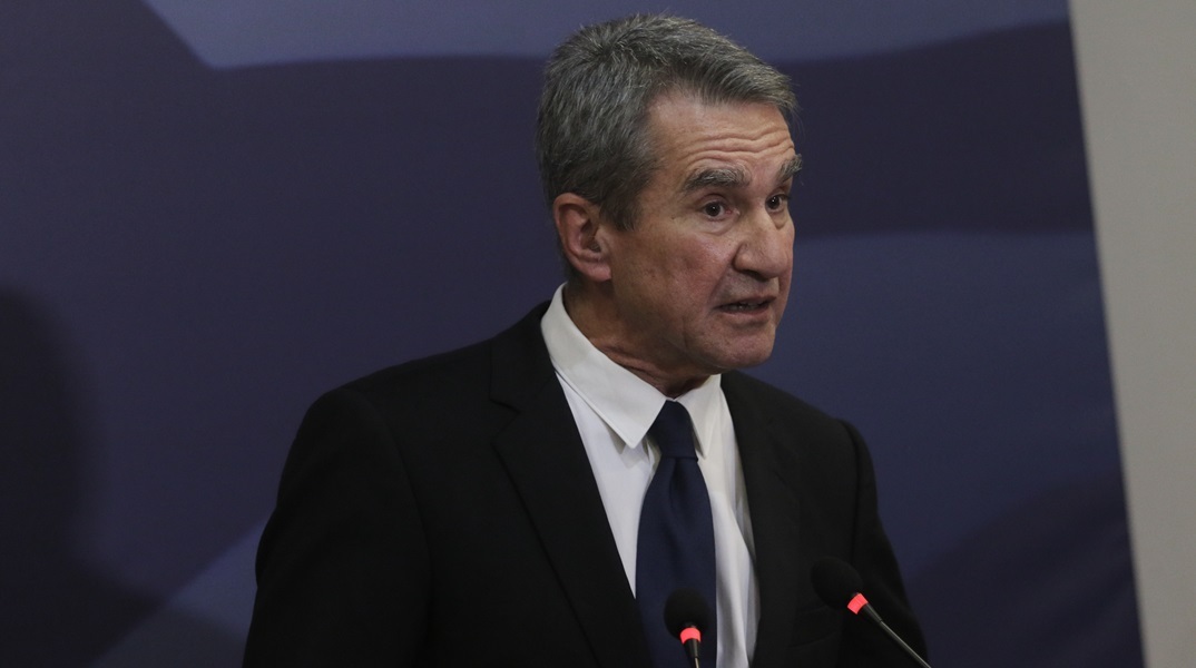 Novartis: Ο Λοβέρδος ζητά αποκάλυψη ταυτότητας προστατευόμενων μαρτύρων 