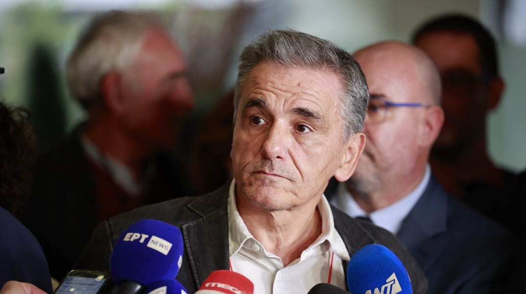 Τσακαλώτος: «Εφικτή και επιθυμητή μια ΚΟ με τους "6+6"»