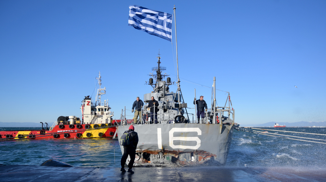 Ζημιές στο αντιτορπιλικό «Βέλος» λόγω των ισχυρών ανέμων