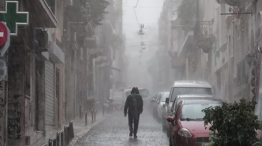 Καιρός: Νέο κύμα κακοκαιρίας προ πυλών - Οι μετεωρολόγοι μιλούν για «τρεις διαταραχές»