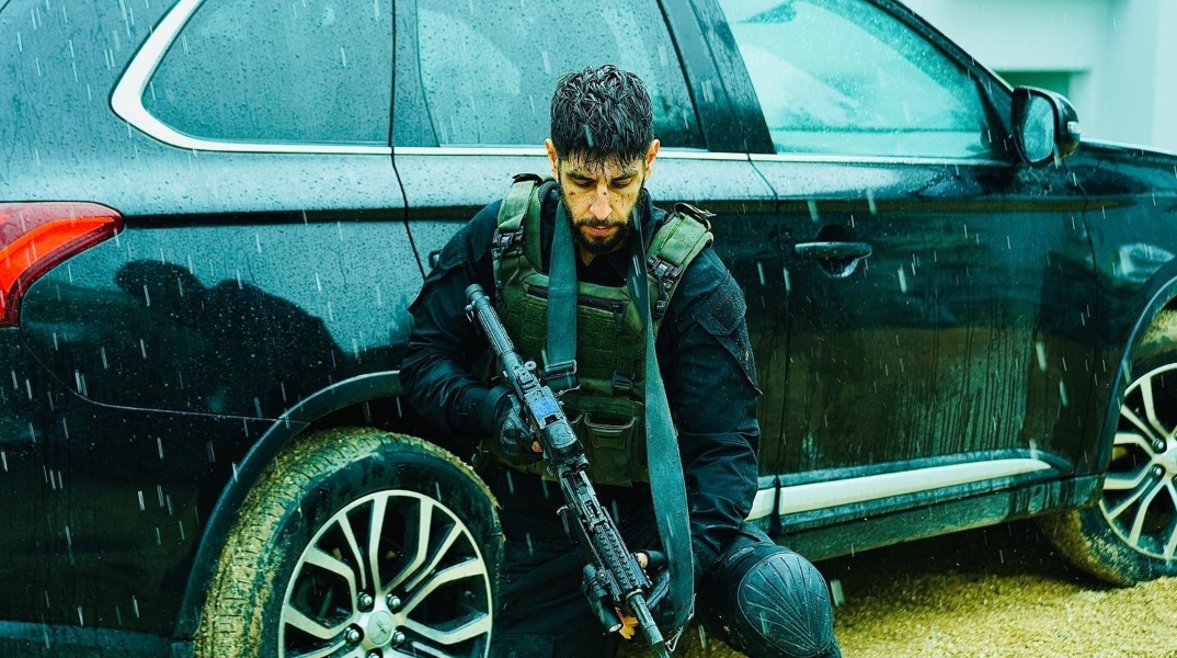 Ηθοποιός του «Fauda» από το Ισραήλ δίνει εντολή για χτύπημα στη Γάζα 