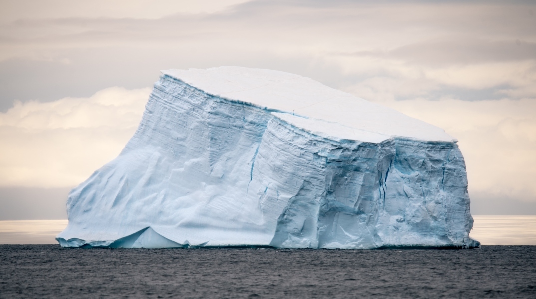 A23a: Το μεγαλύτερο παγόβουνο στον κόσμο «ξύπνησε» μετά από 30 χρόνια