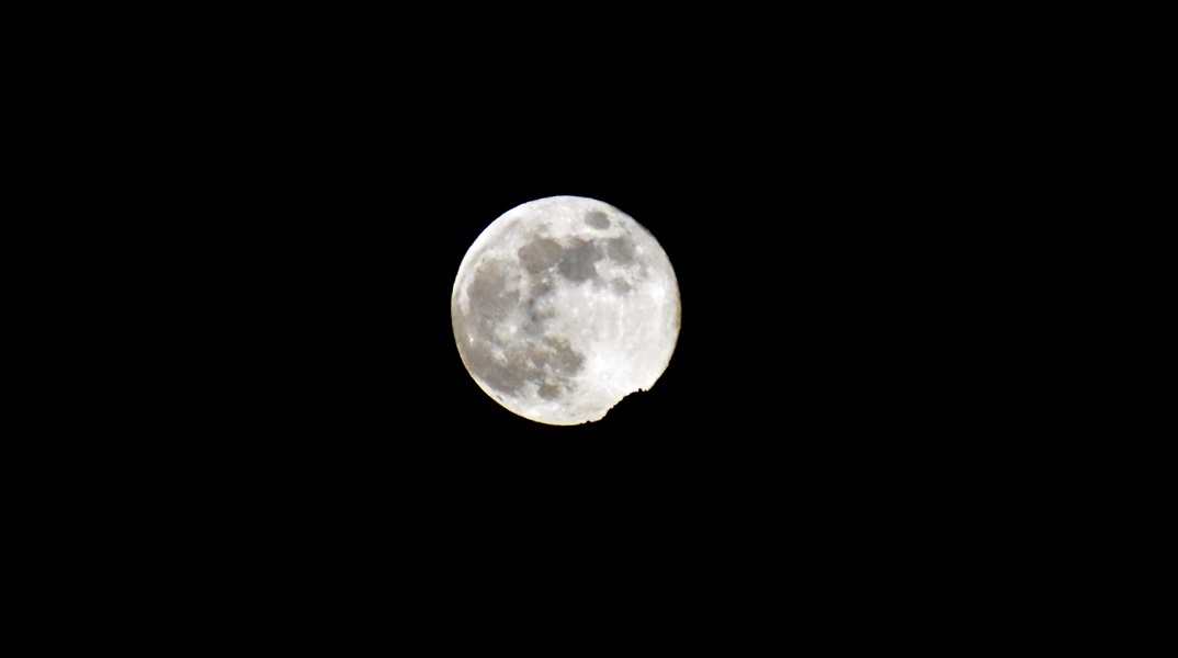 Ορατό απόψε το «Φεγγάρι του Κάστορα» - Θα αποκτήσει έντονο πορτοκαλί χρώμα