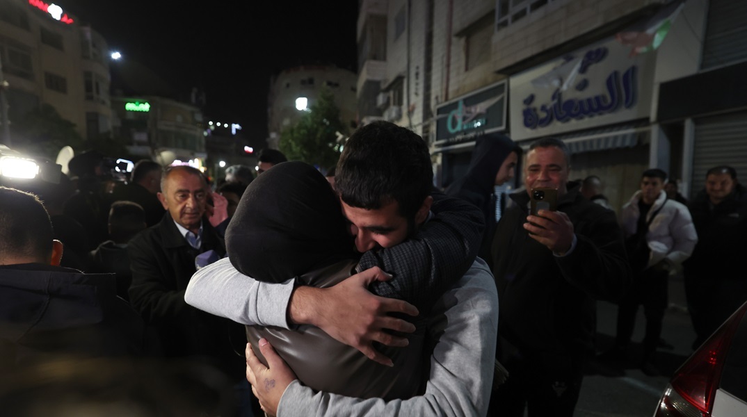 Στον Ερυθρό Σταυρό οι όμηροι που απελευθέρωσε σήμερα η Χαμάς