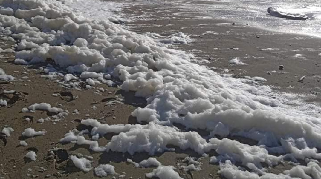 Η νότια Κρήτη καλύφθηκε από αφρούς - Τι είναι το «Capuccino coast»