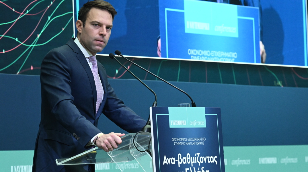 O Στέφανος Κασσελάκης στο συνέδριο της Ναυτεμπορικής