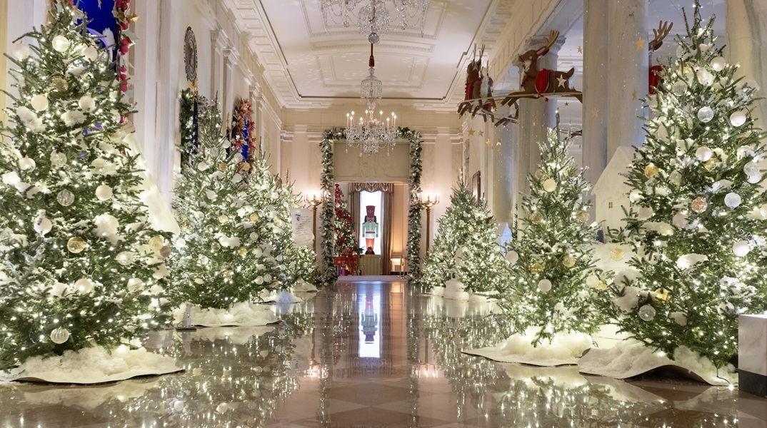 Ο Λευκός Οίκος στολίστηκε και το αποτέλεσμα είναι εκθαμβωτικό 