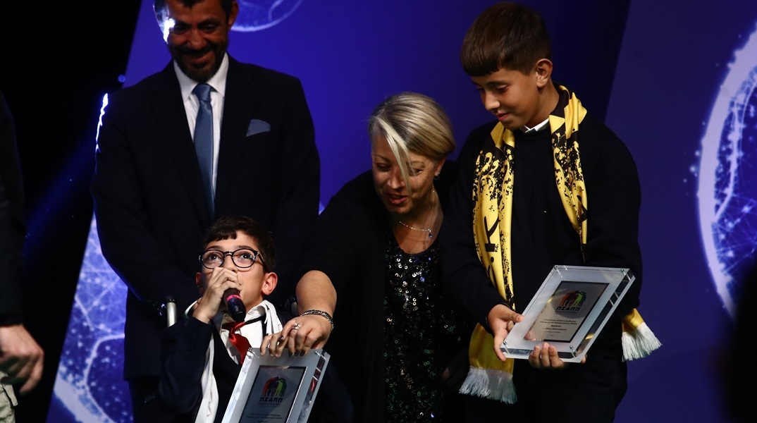 «Να μην φοβούνται οι φίλαθλοι να πάνε γήπεδο με τα χρώματα της ομάδας τους» - Το ηχηρό μήνυμα του Γιάννη Παπαστεφανάκη