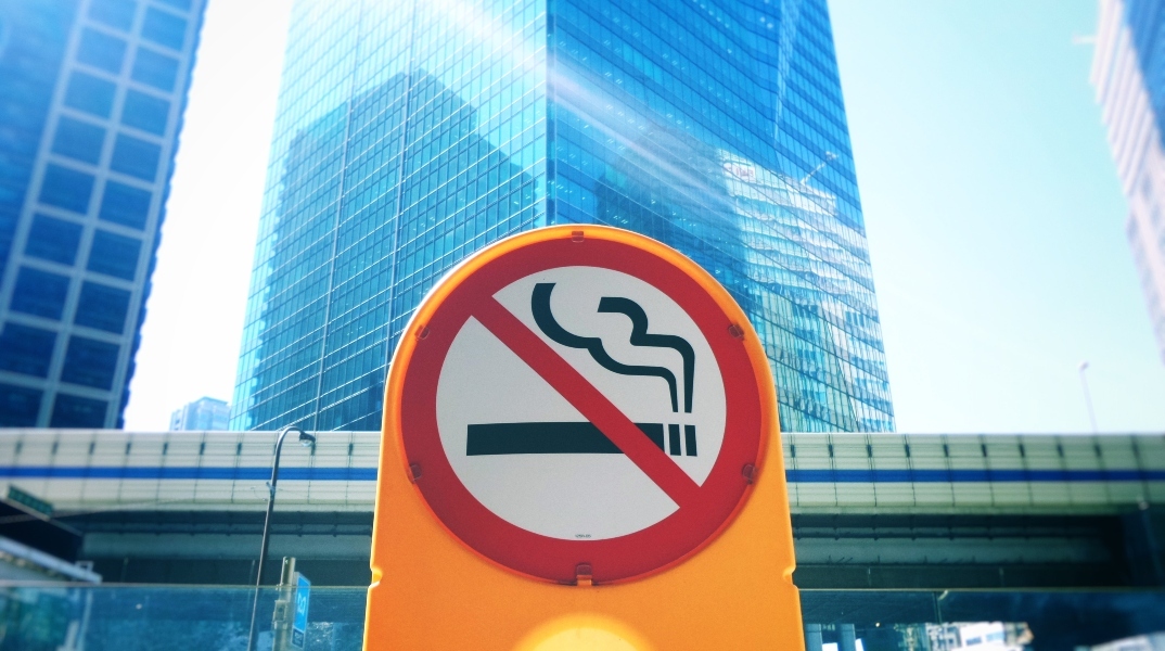 Αντικαπνιστικός νόμος: Ένας γρήγορος οδηγός για την απαγόρευση του τσιγάρου σε όλο τον κόσμο