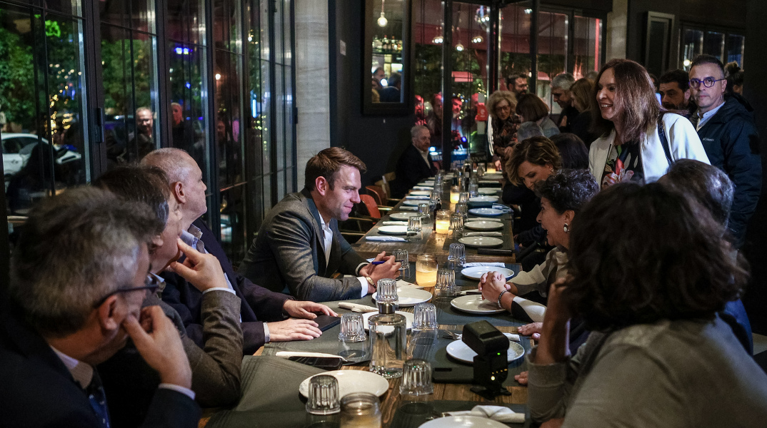 Δείπνο Κασσελάκη με την ΚΟ του ΣΥΡΙΖΑ στο Παγκράτι