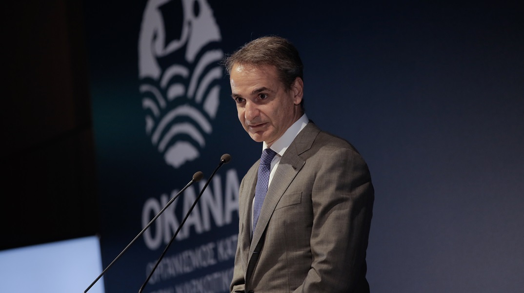  O Κυριάκος Μητσοτάκης στην αποφοίτηση μελών του ΟΚΑΝΑ © ΑΠΕ-ΜΠΕ/ΔΗΜΗΤΡΗΣ ΠΑΠΑΜΗΤΣΟΣ