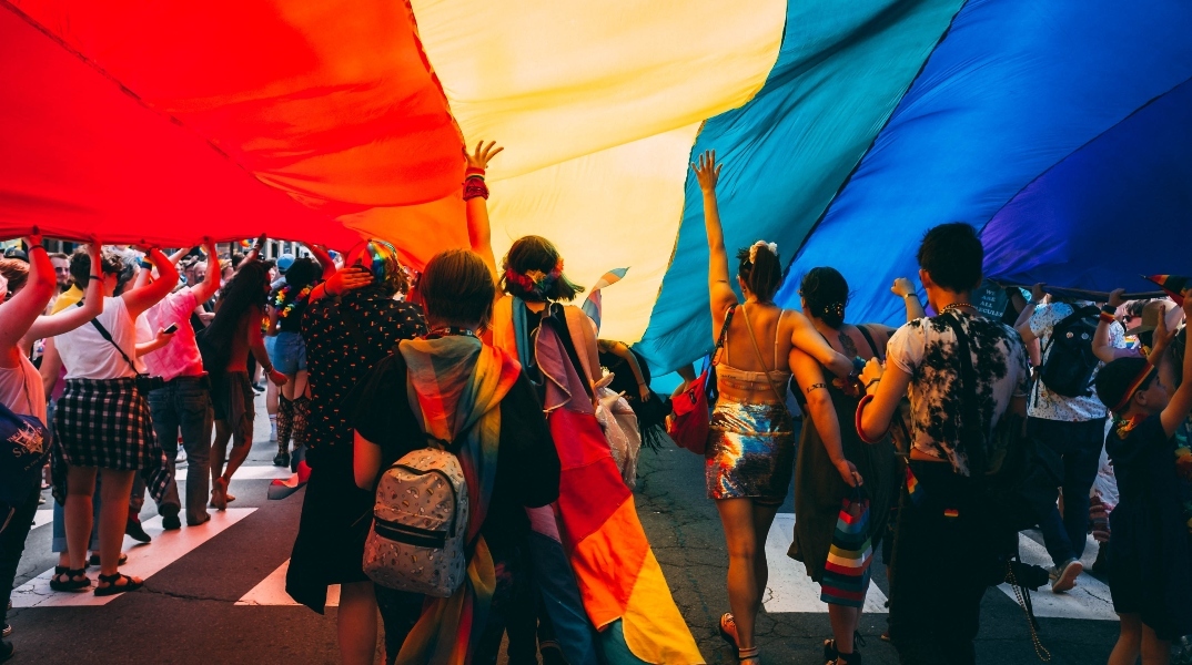 Τι ισχύει στην Ευρώπη για τα ομόφυλα ζευγάρια