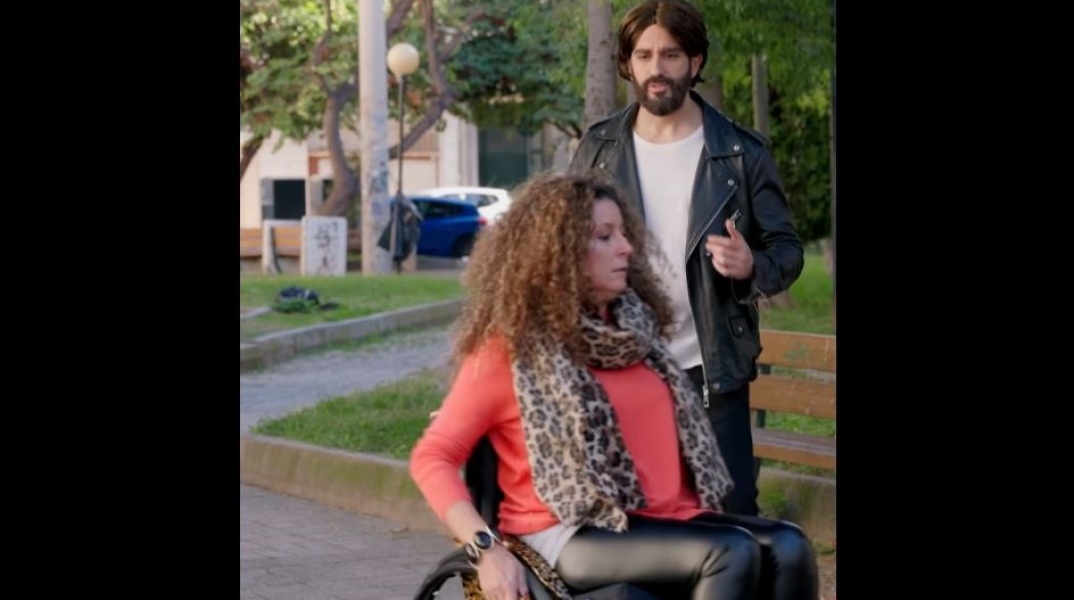 Κατερίνα Βρανά και Διονύσης Ατζαράκης σε ένα χιουμοριστικό βίντεο για την Παγκόσμια Ημέρα Αναπηρίας