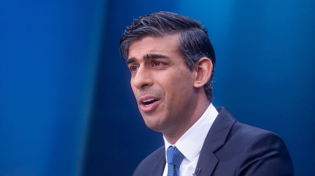 Ρίσι Σούνακ:  Τα Γλυπτά του Παρθενώνα και το μεταναστευτικό γκρεμίζουν τα ποσοστά του