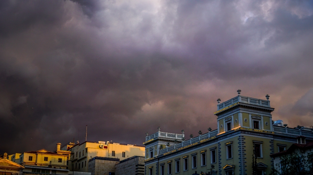 Αυξημένες νεφώσεις την Τρίτη με τοπικές βροχές και μεμονωμένες καταιγίδες
