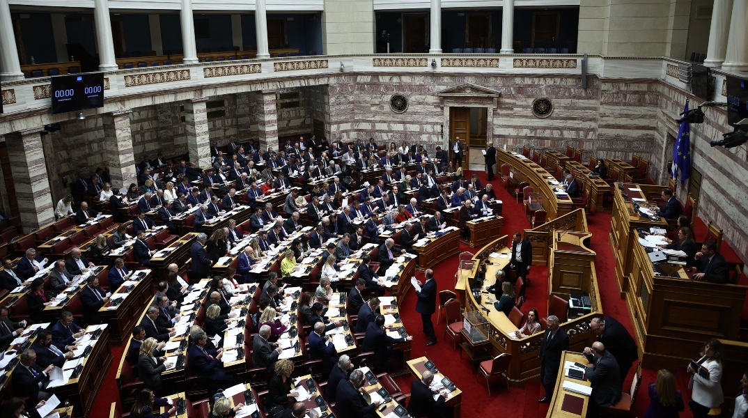 Υπερψηφίστηκε το νομοσχέδιο για τα κόκκινα δάνεια - 158 «ναι» από ΝΔ, 139 «όχι» από την αντιπολίτευση. Ποιους αφορούν οι νέες ρυθμίσεις
