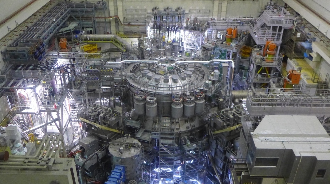 Ενεργοποιήθηκε στην Ιαπωνία ο μεγαλύτερος αντιδραστήρας πυρηνικής σύντηξης στον κόσμο. Πρωταρχικός στόχος είναι η παραγωγή καθαρής ενέργειας