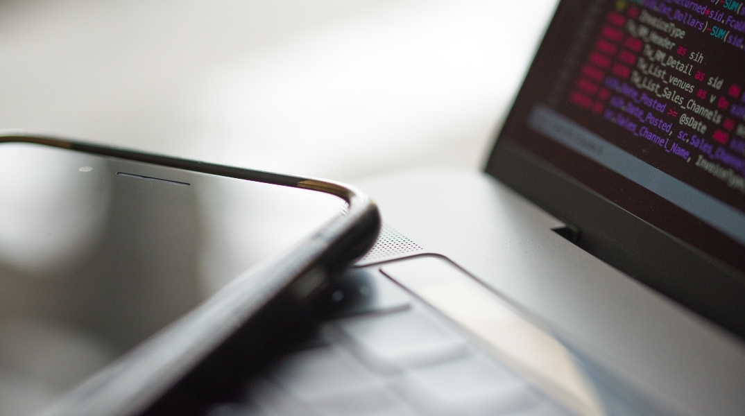 Προειδοποίηση ΕΥΠ προς υπουργούς και κυβερνητικά στελέχη: «Προσοχή με τα κινητά σας»  Οι συνομιλίες και η ανταλλαγή γραπτών μηνυμάτων δεν είναι ασφαλείς, τονίζει η υπηρεσία πληροφοριών