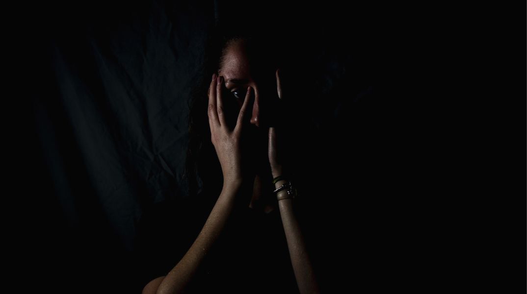 Η Γεωργία δεν είναι η μοναδική περίπτωση γυναίκας που είτε κρύφτηκε είτε δεν κρύφτηκε, δολοφονήθηκε από τον σύντροφό της