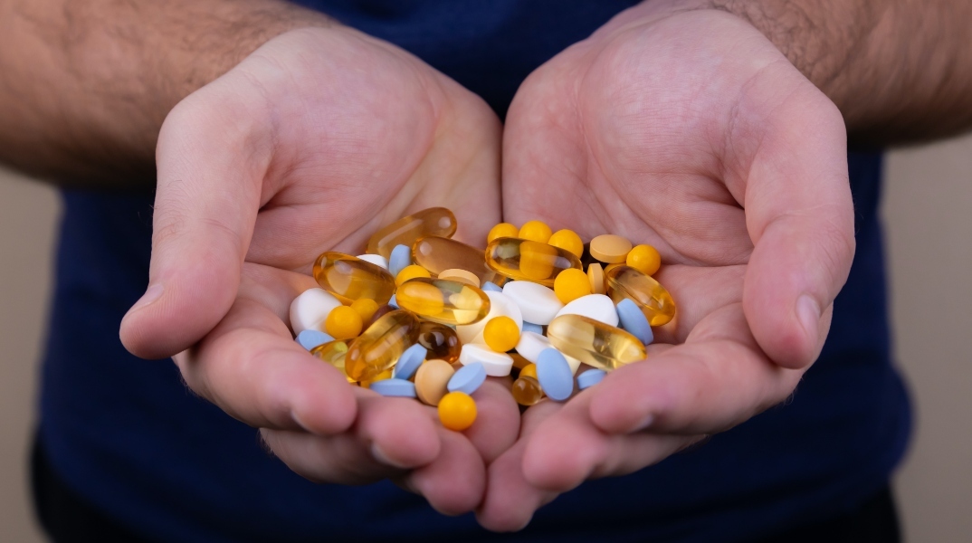 Πρώτη η Ελλάδα στην κατανάλωση αντιβιοτικών - 3 στους 4 Έλληνες έκαναν χρήση τους τελευταίους 12 μήνες Δεν είναι ούτε βιταμίνες ούτε παυσίπονα, προειδοποιούν οι επιστήμονες