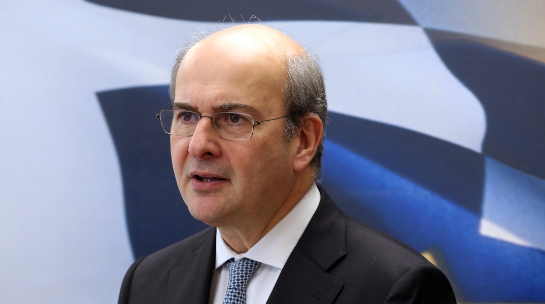 Κωστής Χατζηδάκης:  Οι 4 αλλαγές στο νομοσχέδιο για τη φοροδιαφυγή - Ποιους αφορούν Καφενεία, περίπτερα, ταξί και ασφαλιστές οι κερδισμένοι