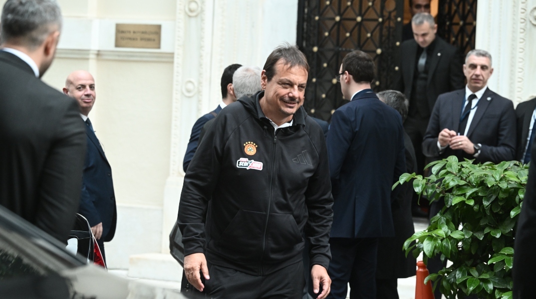 Ο Εργκίν Αταμάν του Παναθηναϊκού υποδέχθηκε τον Ταγίπ Ερντογάν στην τουρκική πρεσβεία «Είπα στον Μητσοτάκη πως παίζω μπάσκετ. Να οργανώσουμε φιλικό», είπε ο Τούρκος πρόεδρος