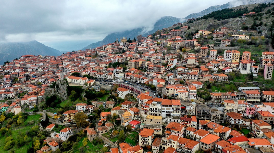 Ανακοίνωση ξενοδόχων Αράχωβας: «Δεν είναι δυνατό να δικάζεται μια ολόκληρη κοινωνία»