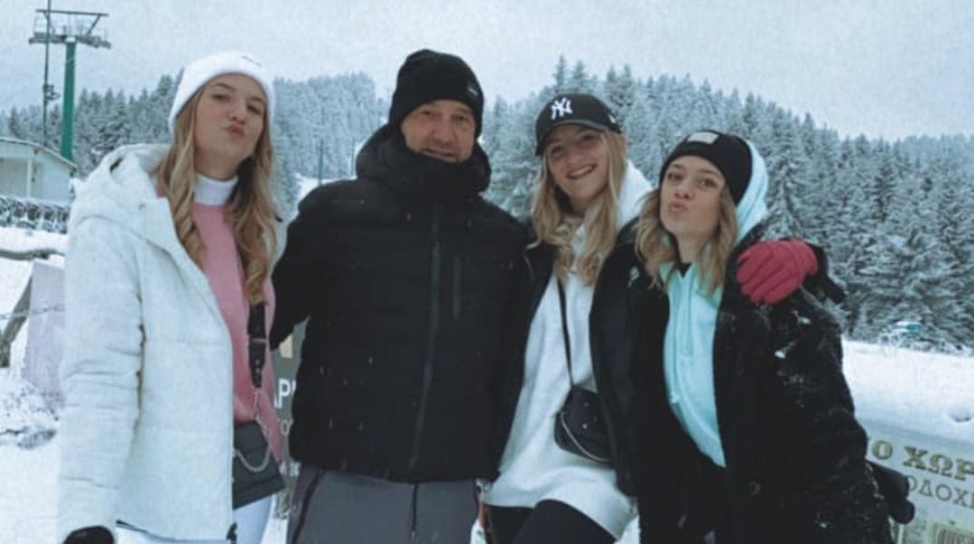 Τέμπη: Η συγκινητική ανάρτηση του πατέρα των διδύμων κοριτσιών