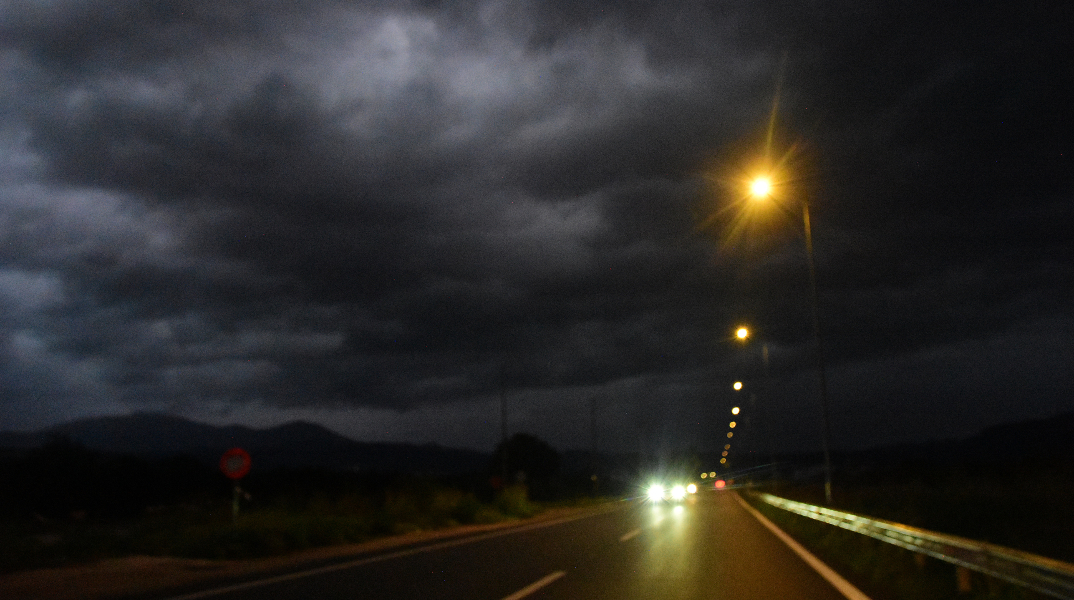 Τοπικές νεφώσεις για αύριο Σάββατο σε όλη τη χώρα με τοπικές βροχές και μεμονωμένες καταιγίδες Δεν προβλέπονται έντονα φαινόμενα