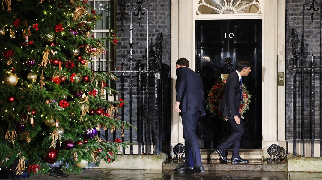 Ρίσι Σούνακ και Μαρκ Ρούτε κλειδώθηκαν έξω από την Ντάουνινγκ Στριτ 