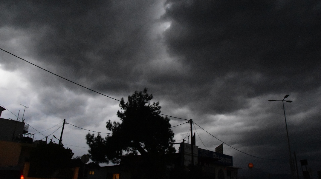 Τοπικές νεφώσεις για σήμερα Σάββατο σε όλη τη χώρα με τοπικές βροχές και μεμονωμένες καταιγίδες